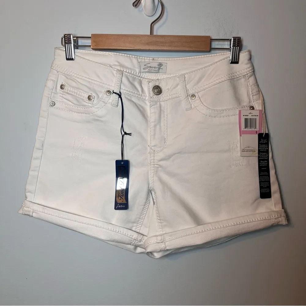 Seven7 White Cuffed Denim Shorts Women’s Size 6 Embellished Pockets NEW! - Image 2