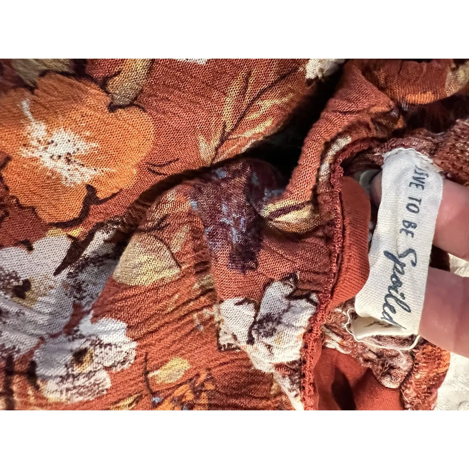 Live To Be‎ Spoiled Women's Medium Rust Floral Print Off Shoulder Dress - Image 4