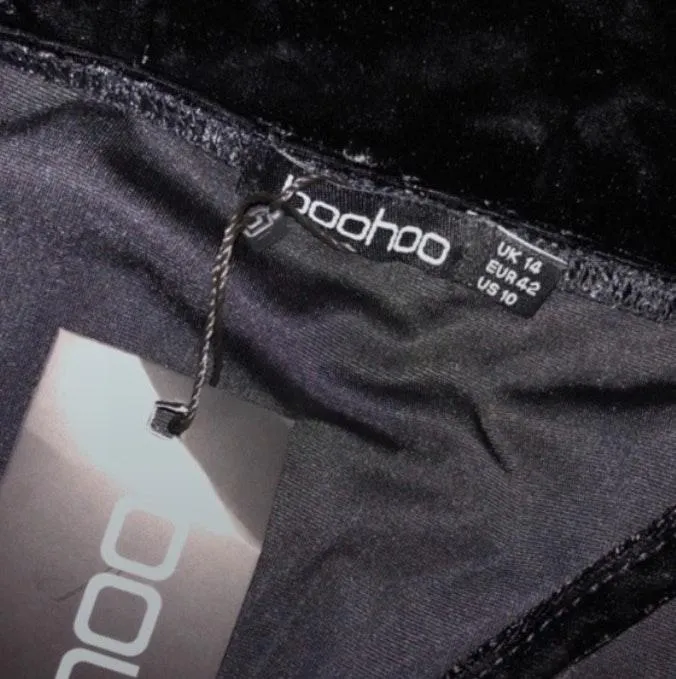 Boohoo Crushed Velvet Romper - Image 5