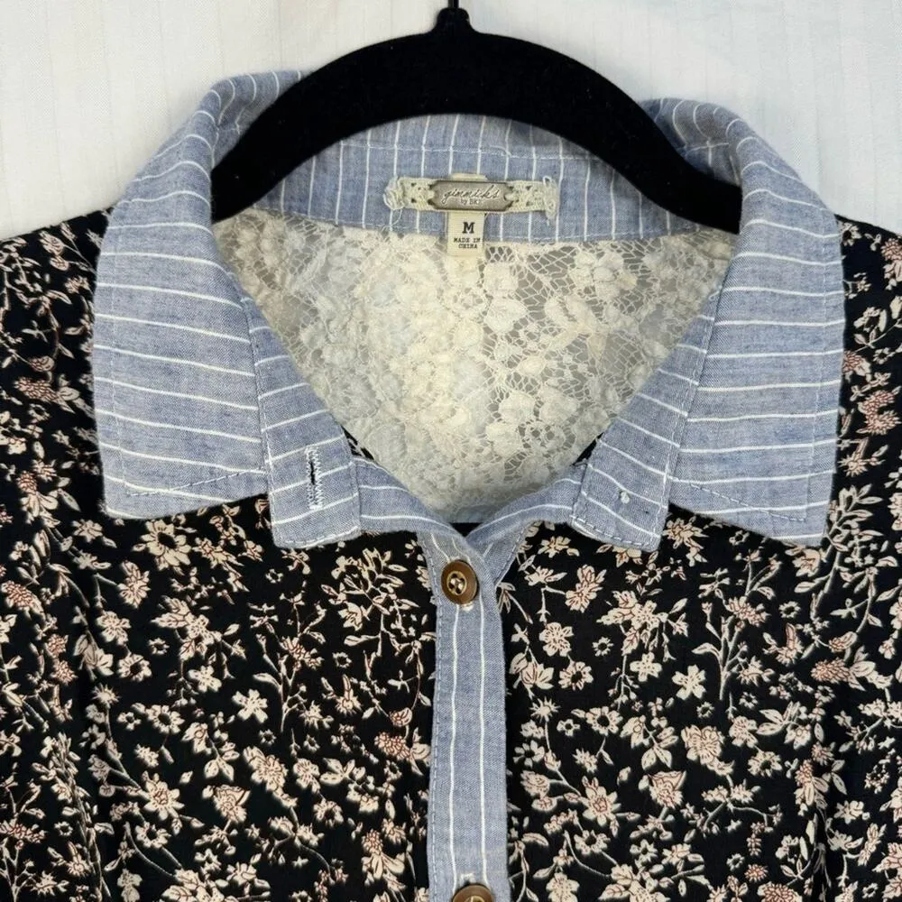 Gimmicks BKE Short Sleeve Button Down Women’s Size Medium Open Back Floral Lace - Image 2