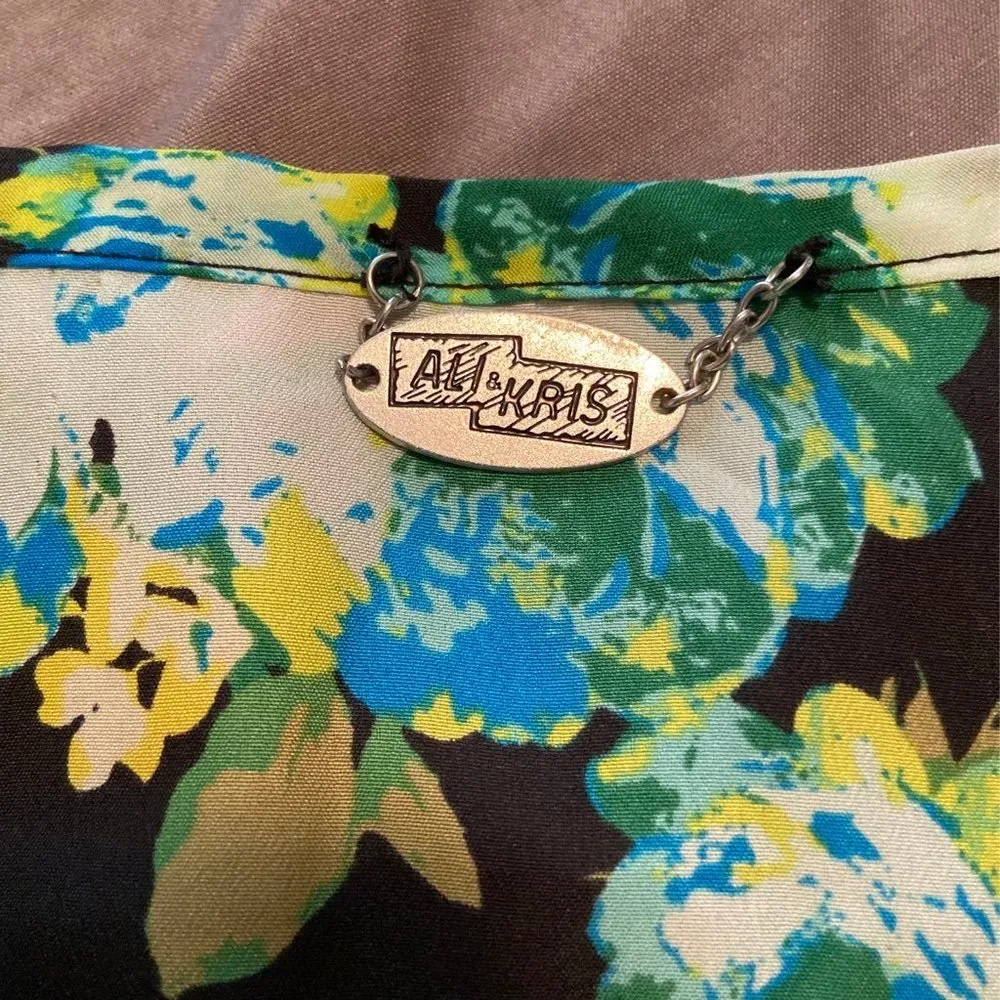 Ali & Kris Floral Crop Blouse - Image 3