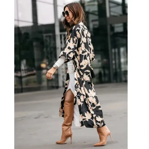 MAISON DU SOIR x Revolve Floral Kimono Robe Black Size undefined - Image 2