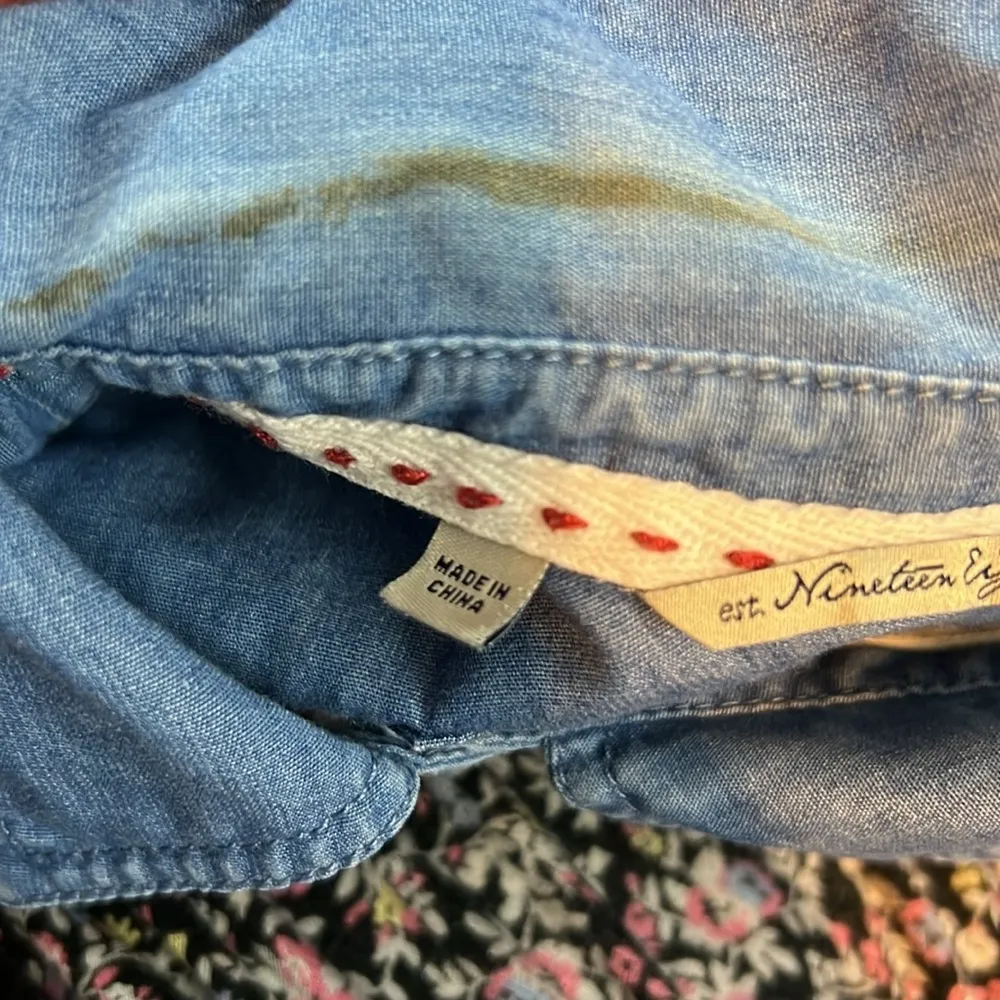 Guess (Flaw)Small Vintage Chambray Long Sleeve Tabbed Button Front Top w… - Image 13