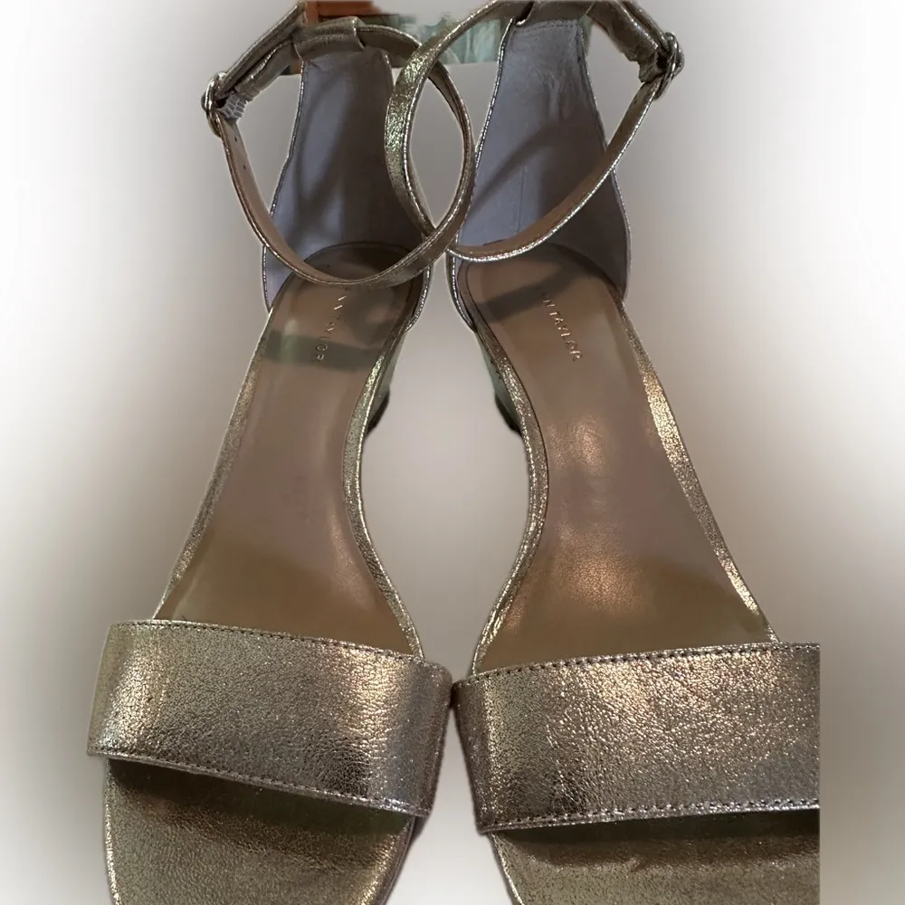 Ann Taylor gold metallic wedge sandals 7 1/2M - Image 10
