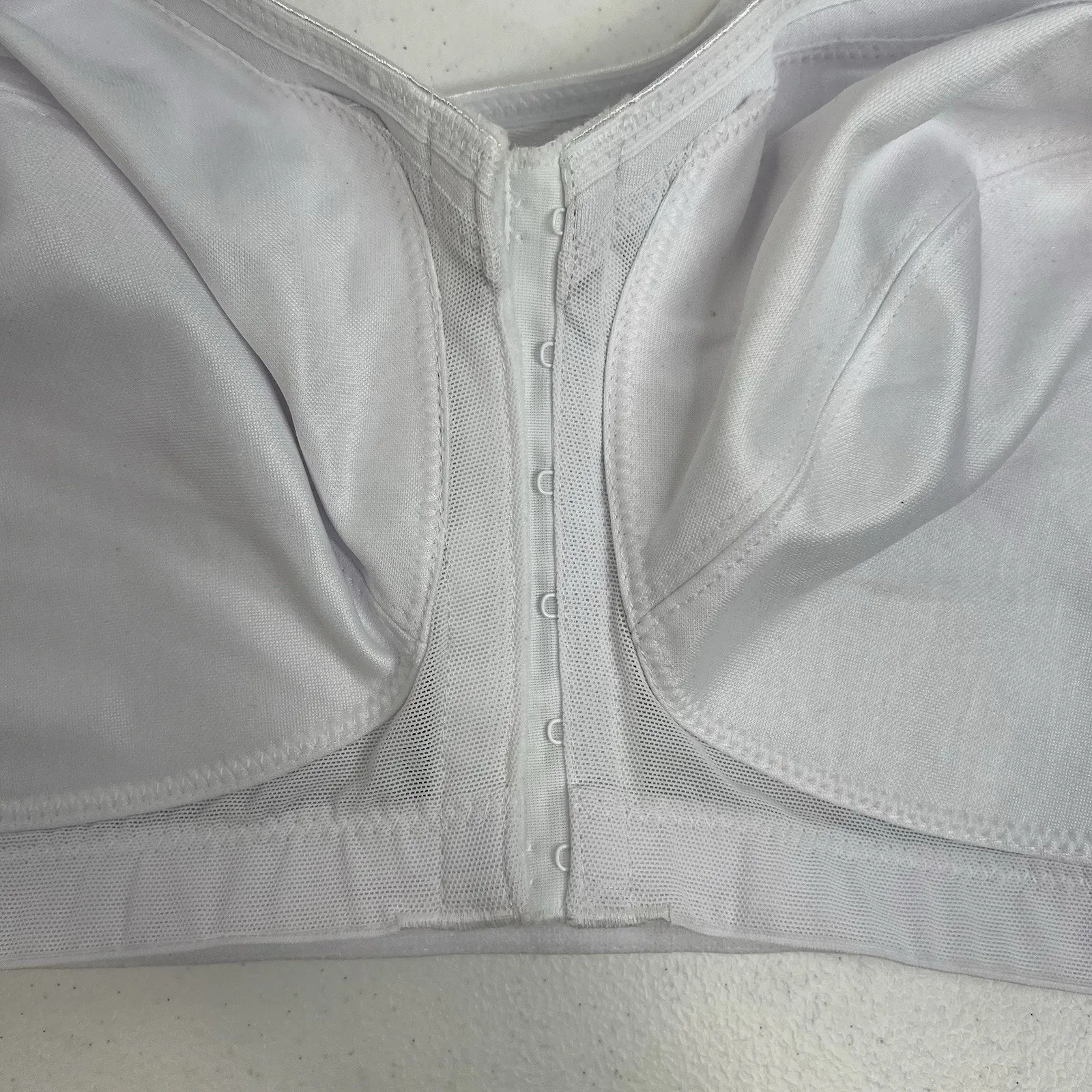 GLAMORISE 52B Bra Magic Lift Full Figure Support Front Closure Wireless White Size undefined - Image 4