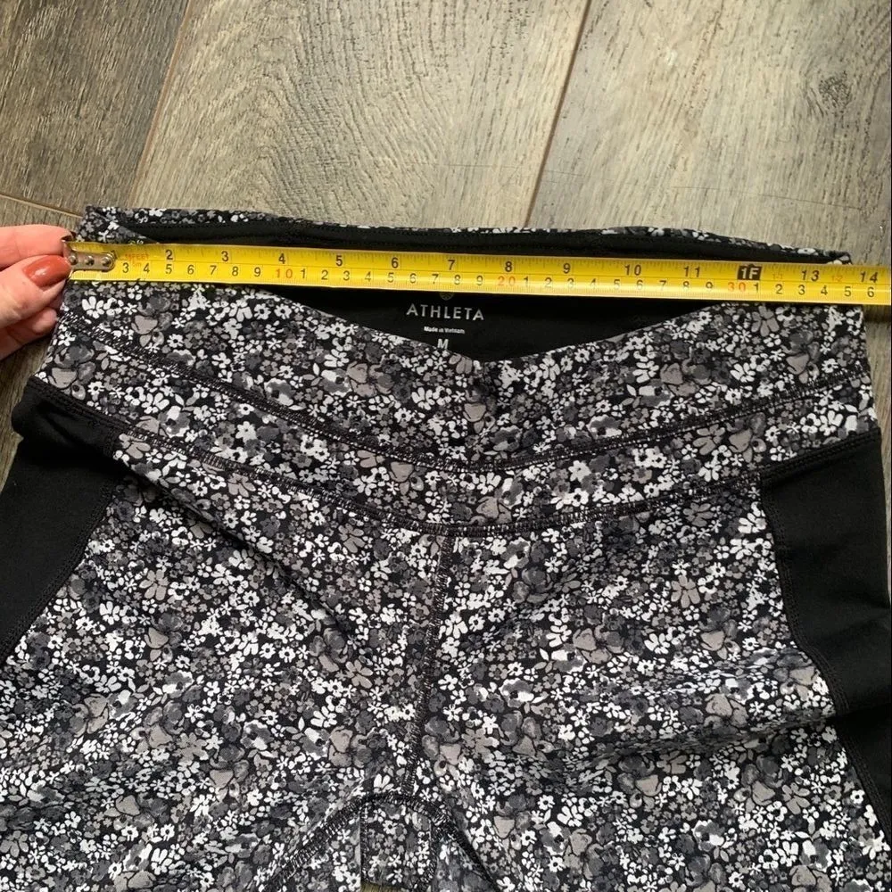 Athleta Black Floral Ditsy Cropped Leggings Medium - Image 5