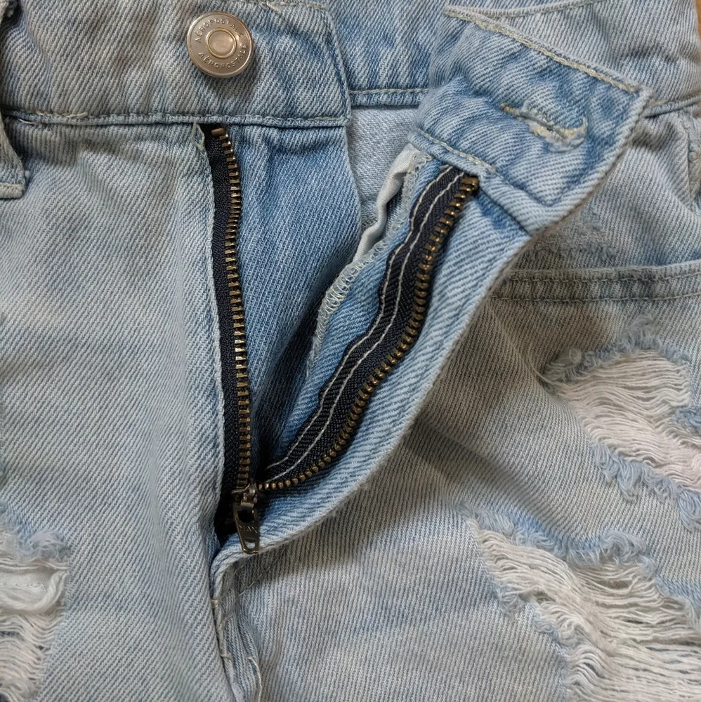 Areopostale Jean Shorts Distressed Lightwash Mom Shorts Size 00 - Image 10