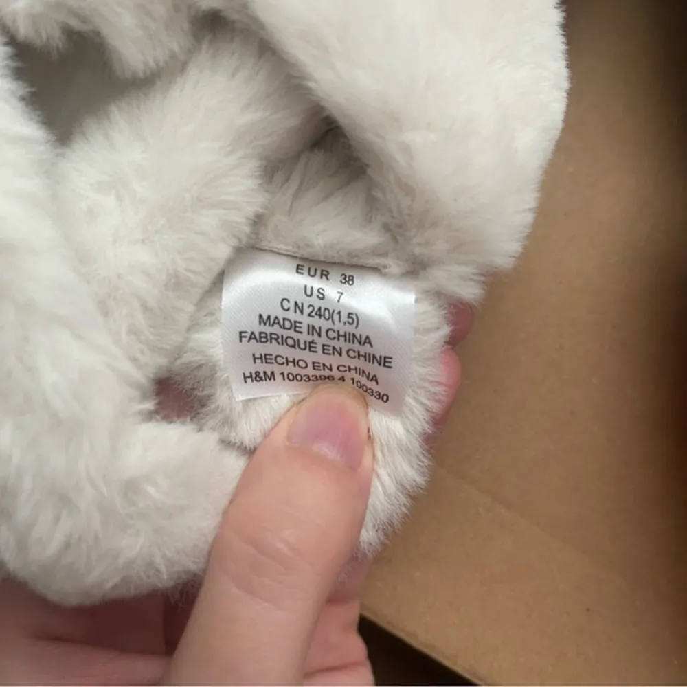 H&M creamy beige home slippers, outside wear size 7 - Image 5