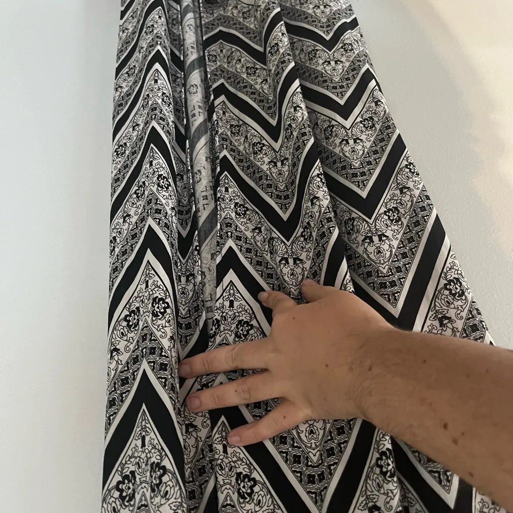 Three Pink Hearts‎ Size Medium Dress Black White Pattern - Image 3