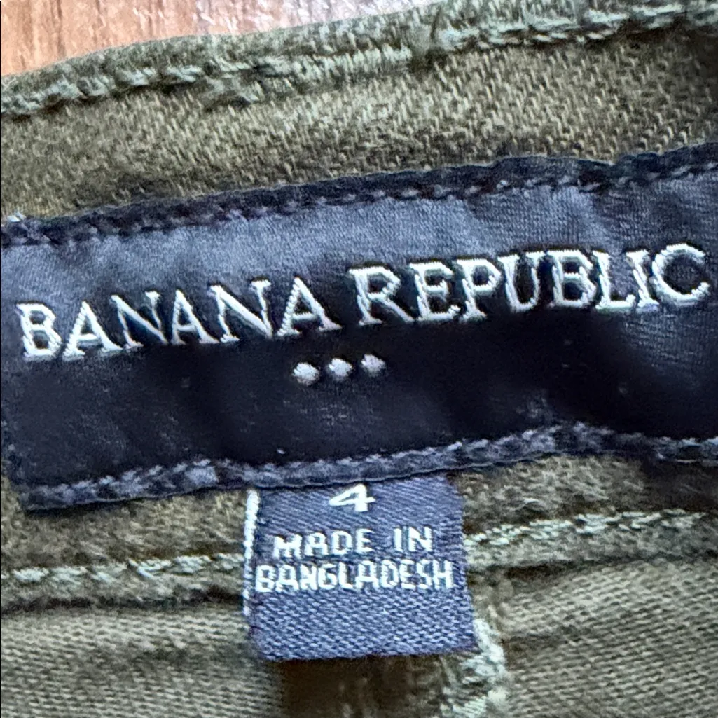 Banana Republic Olive Pencil Skirt - Image 10