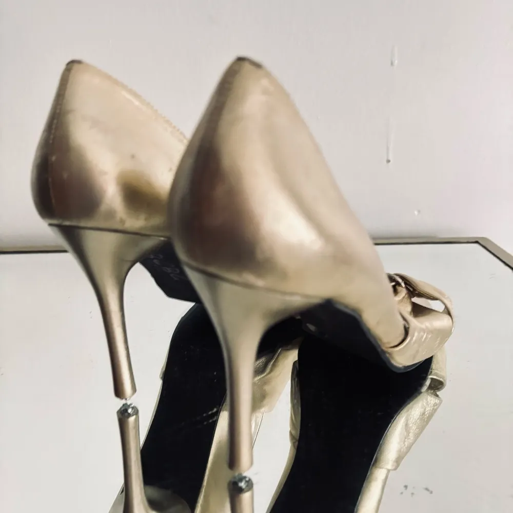 BCBG Gold Women's Metallic Heel Shoes Size 9 - Image 8