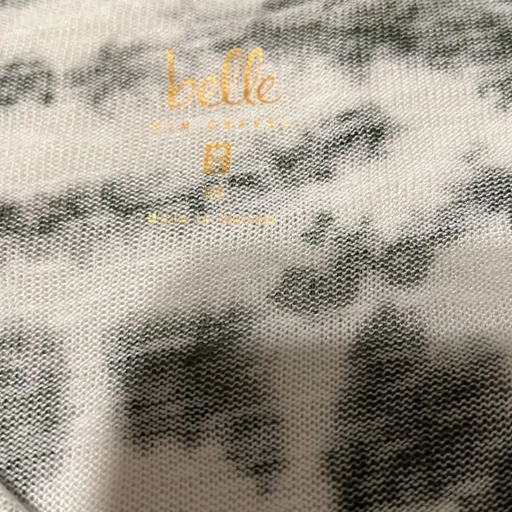 NWOT Belle by Kim Gravel LS V neck super soft lightweight green print T - Image 4