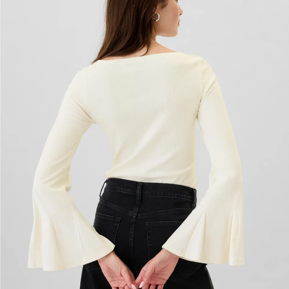 Gap Ribbed Boatneck Bell Sleeve T-Shirt - Image 3