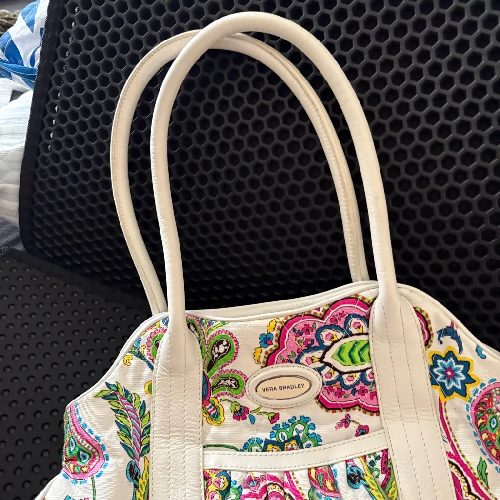Vera Bradley Women's White and Multicolor purse - Image 3