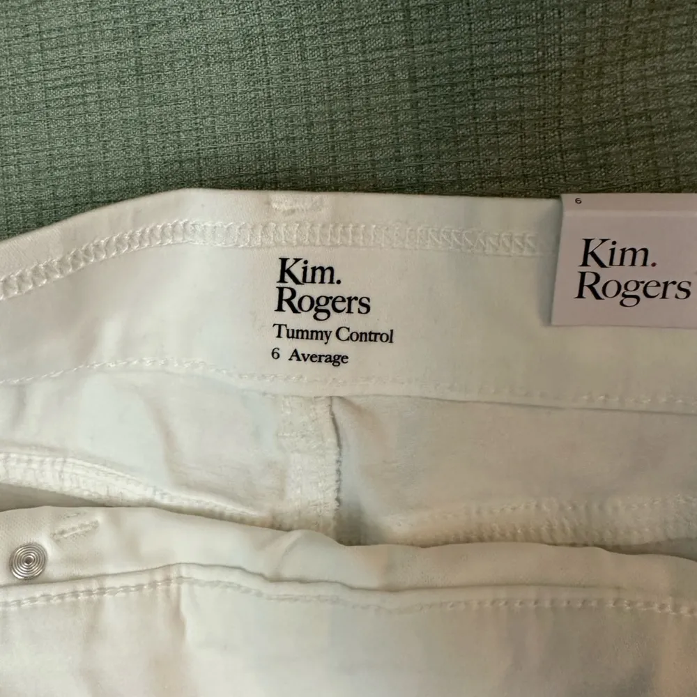 Kim Rogers white Bermuda shorts. Size 6 - Image 4