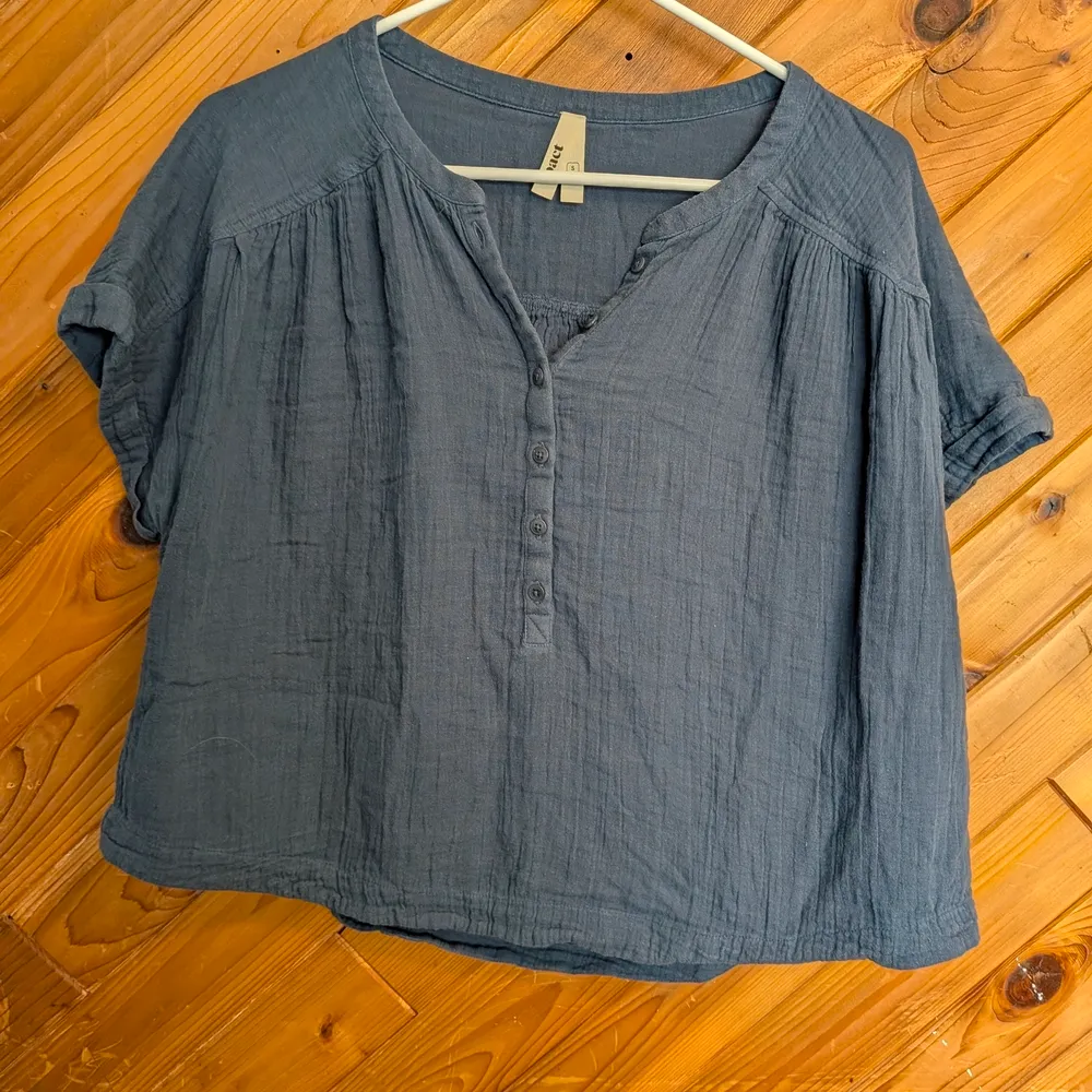 Pact Women's Deep Blue Half Button-Up Blouse Size Small - Image 2