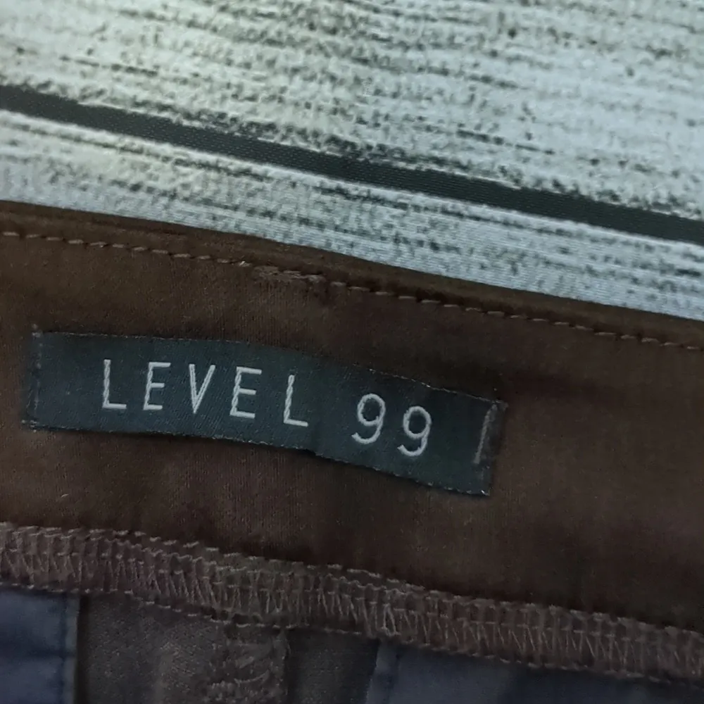 Level 99 brown pants size 27 - Image 3