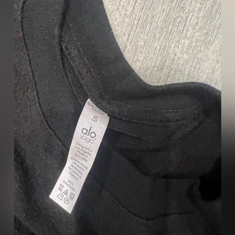 Alo Yoga long sleeve high low soft top - Image 3