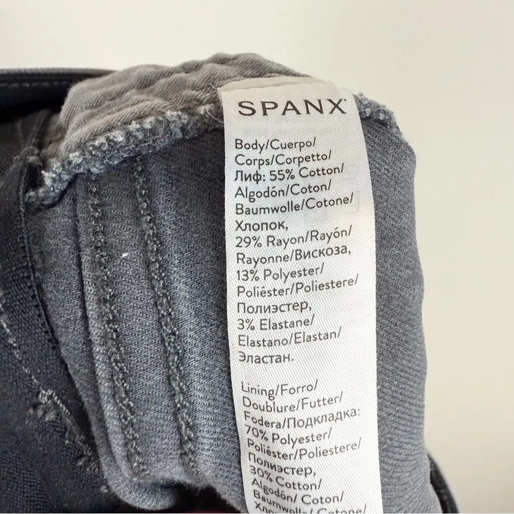 Spanx  Stretch Twill Shorts 4” Washed Black Size Medium - Image 6