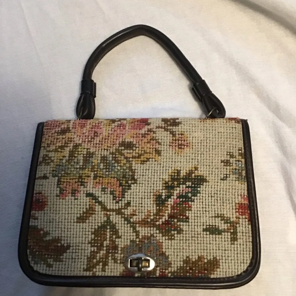 VTG carpet floral small purse - Image 2