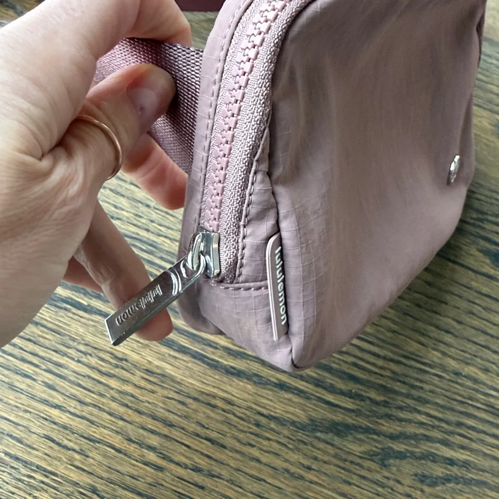 Lululemon Everywhere Belt Bag 1L - Twilight Rose Like new condition only - Image 3