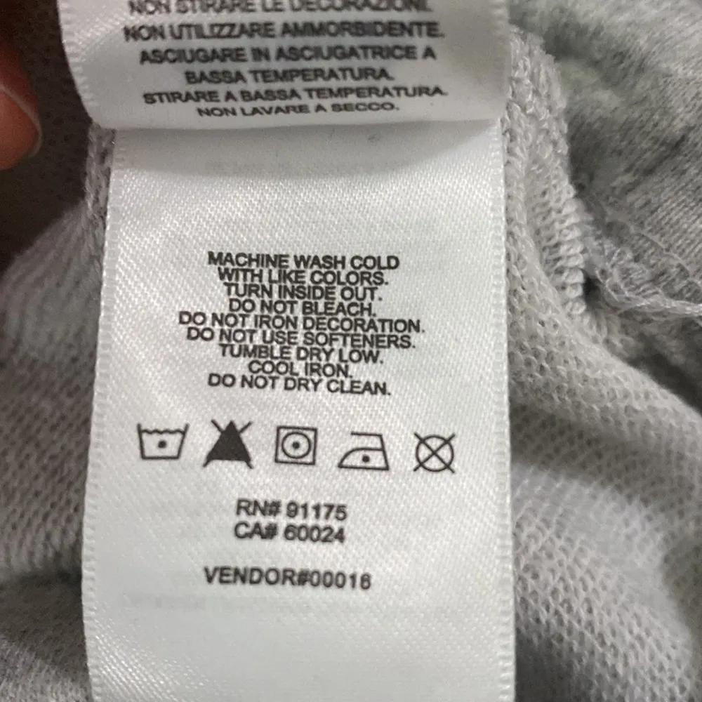 Fila snap sleeve crop sweatshirt in light grey white and red combo size M - Image 12