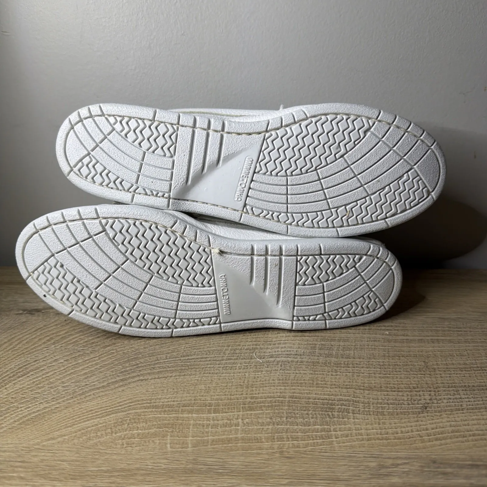 Minnetonka White Kilty Fringe Moccasins Womens 10 Western Boho Boat Sole Shoes - Image 7