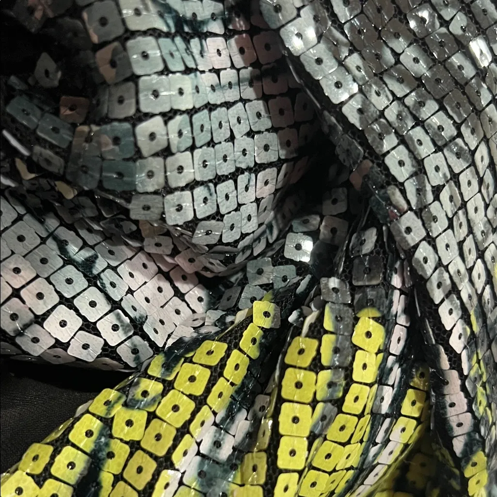 Genevieve MD/LG Black and Yellow Sequin tunic Size M - Image 4