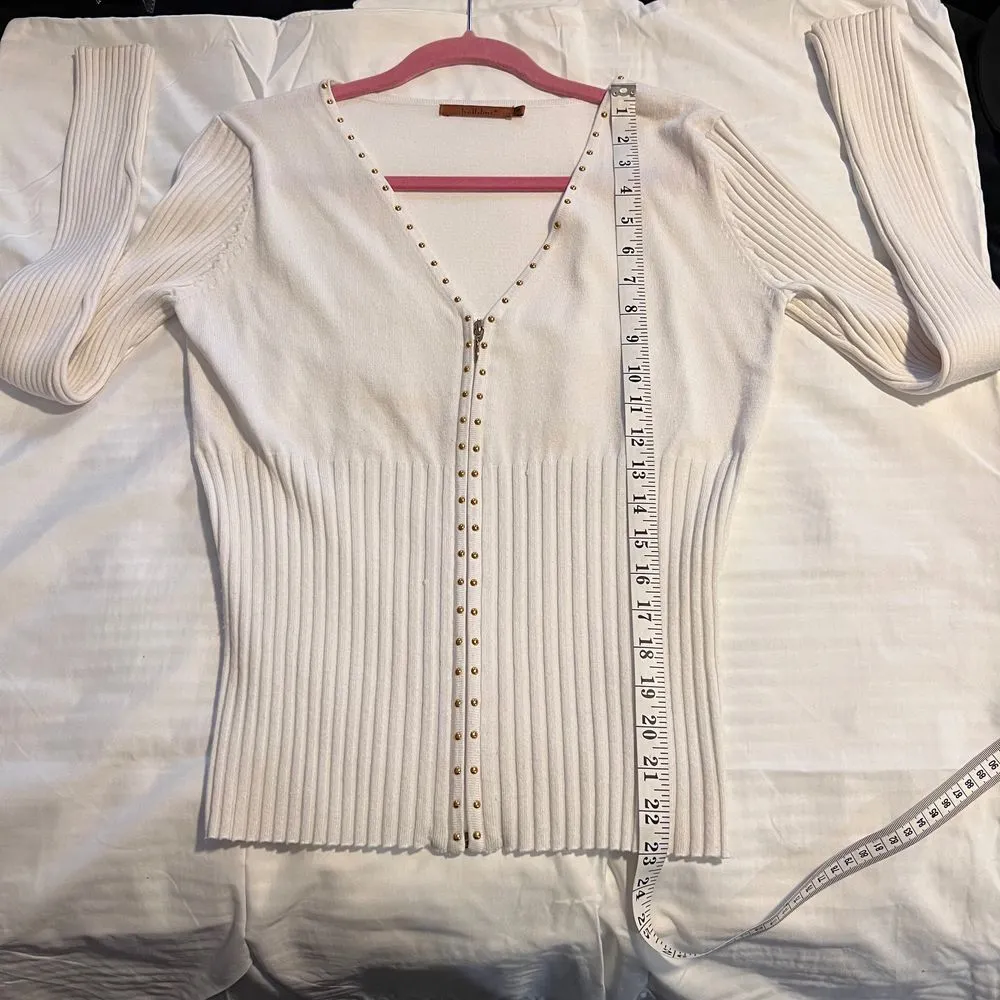 Bellini Ribbed Form Fitting White Cardigan‎ with Gold Accents - Image 5