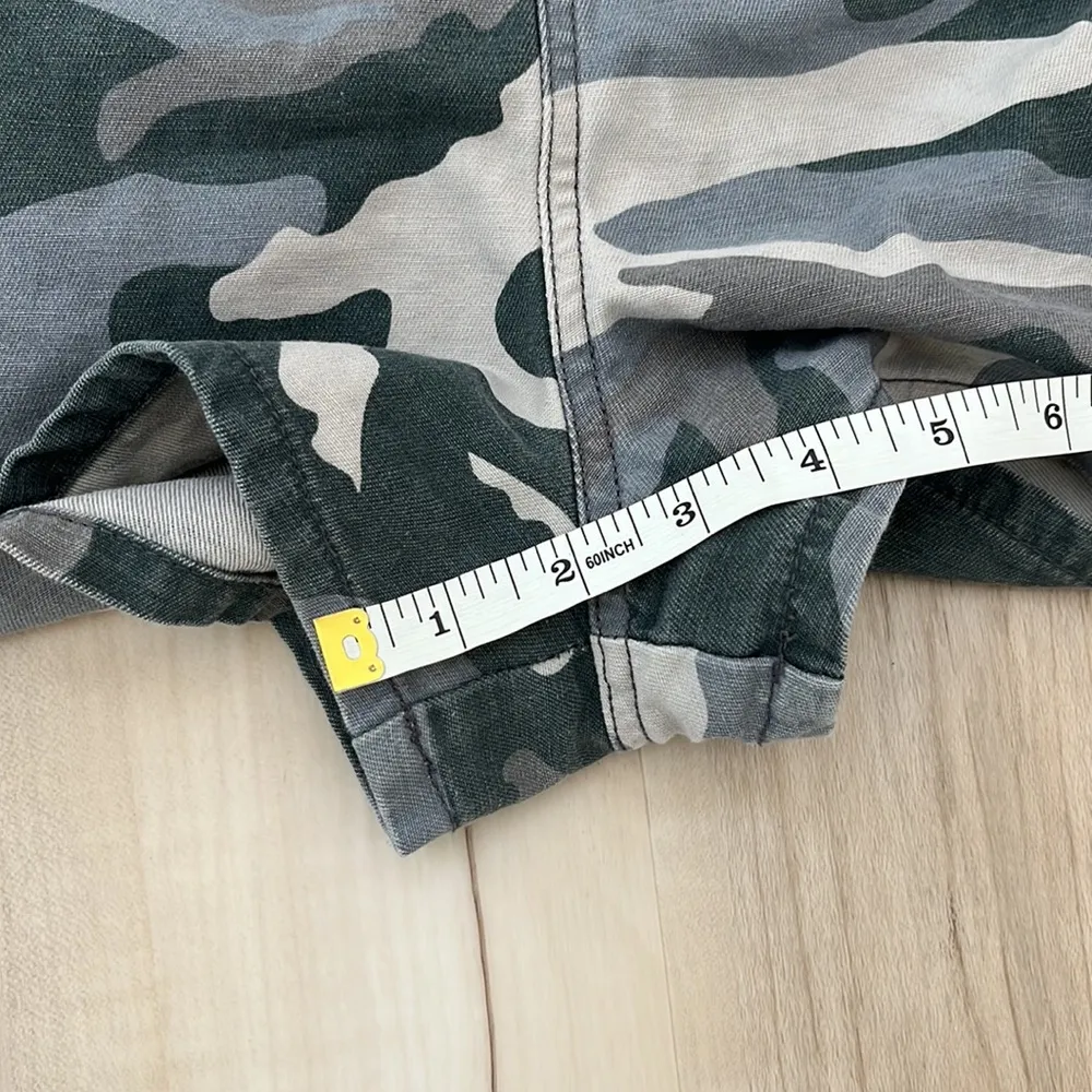 Aritzia TNA Camo shorts | Size Large - Image 6