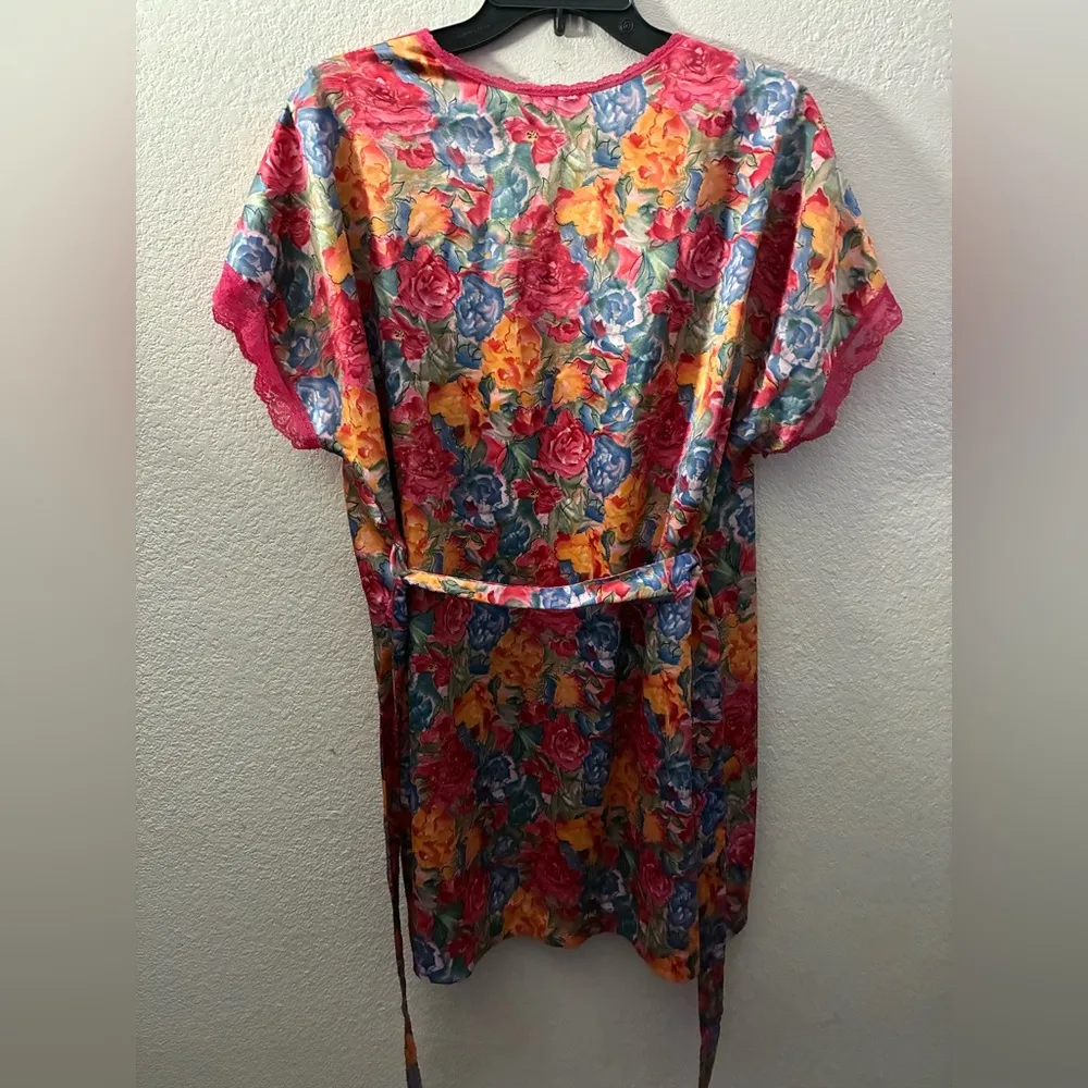 Vanity Fair Multicolor All Over Floral Print Satin Robe M - Image 3
