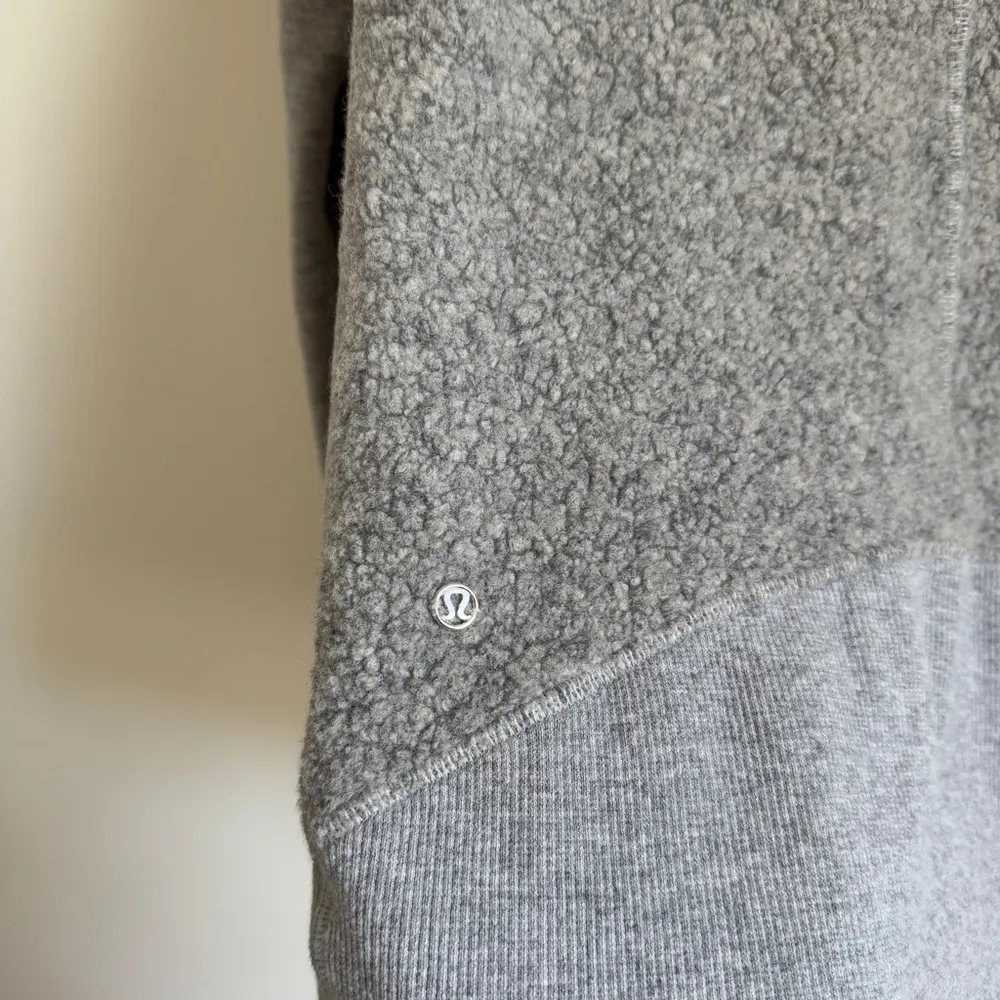 Lululemon Stand Out Sherpa Gray Fleece Jacket Size 10 Full Zip - Image 7