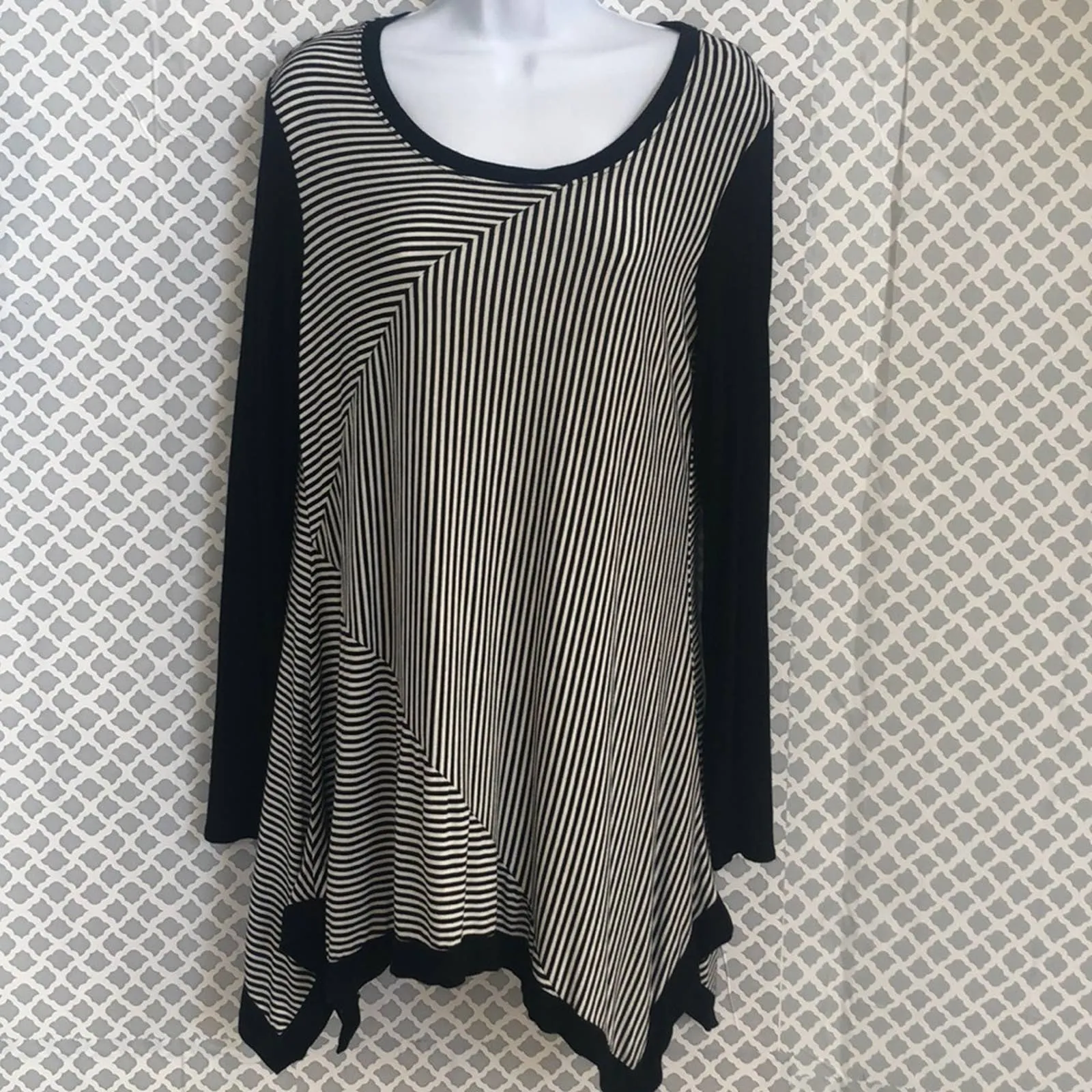 Philosophy black white‎ Shark bite tunic long top - Image 2