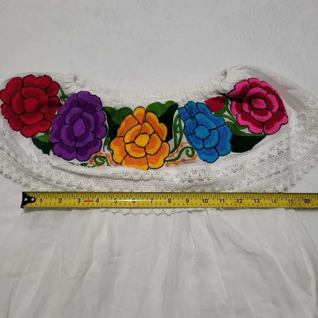 Women‘s off shoulder traditional Mexican floral embroidered blouse sz small - Image 5
