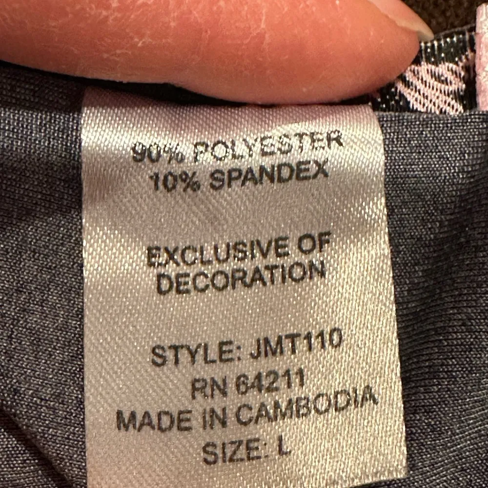 Linea Donatella Black & White Geometric Design with Lace Detail nightgown, Sz L. - Image 10