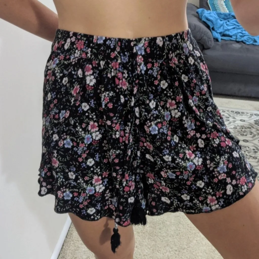 AMERICAN EAGLE AE Tulip Runner Shorts Black Pink Floral Pull On Drawstring Flowy - Image 4