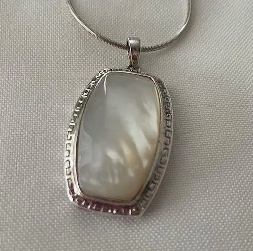 Vintage Sterling Silver Mother of Pearl Pendant Necklace - Image 3