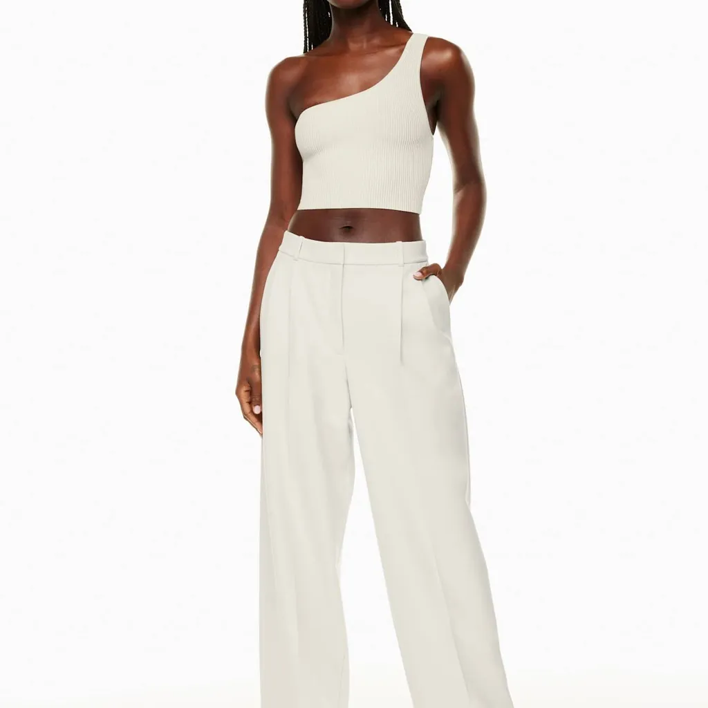 Babaton Aritzia NWT Sculpt Knit OneShoulder Cropped Tank Womens Small MattePearl - Image 2