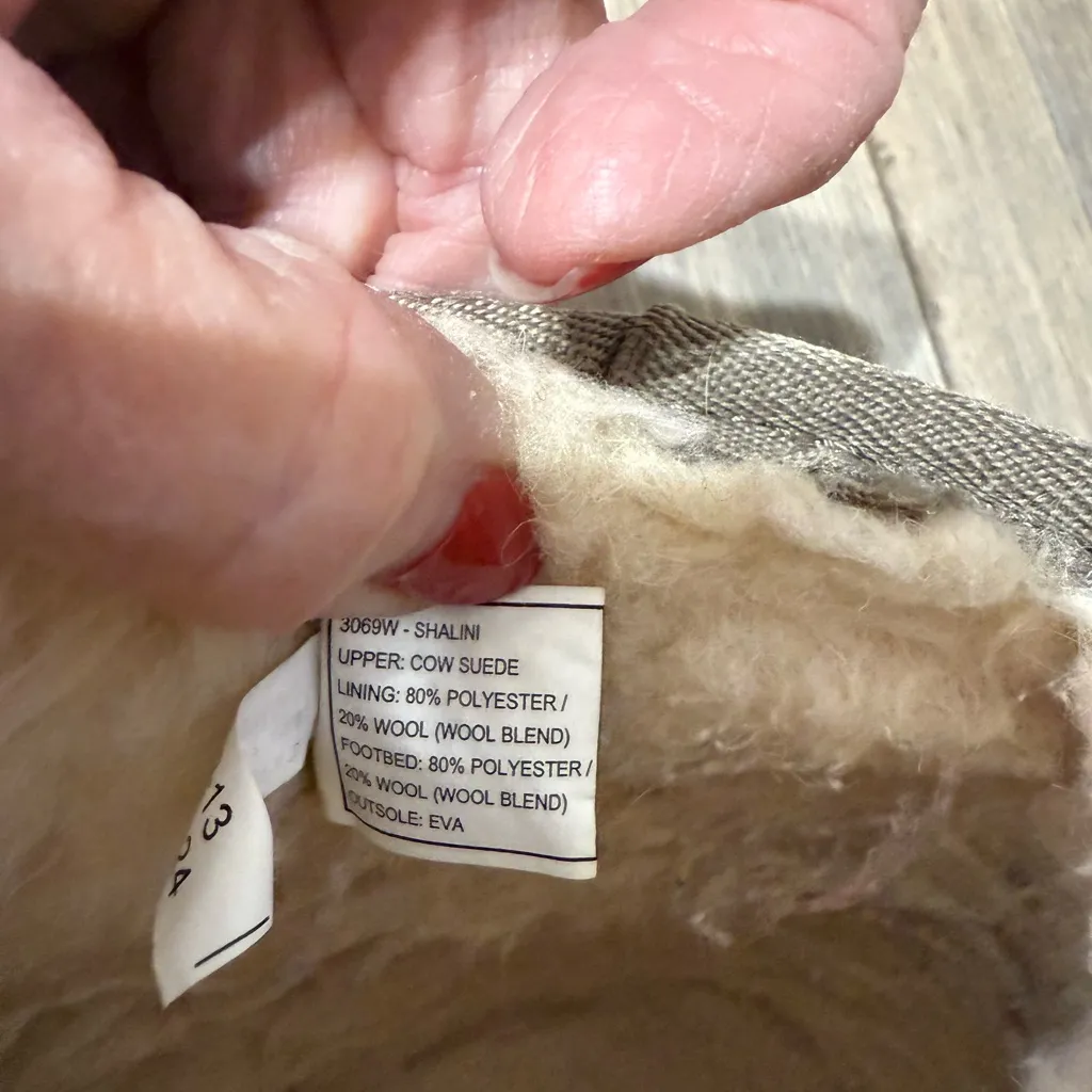 BEARPAW  Retro Shorty Stone
Women's boots - Image 9