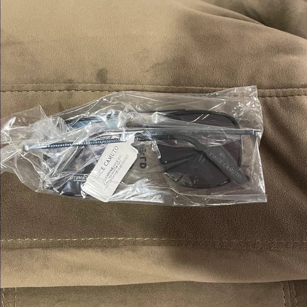 Vince Camuto Black Square Sunglasses - Image 2