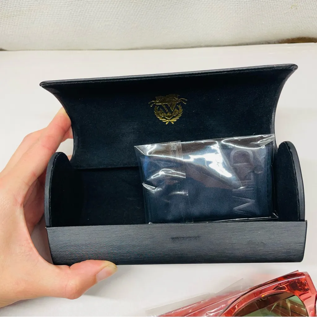 Wildfox Monroe Sunglasses Rose Pink Frame / Green Lenses NWT with Case - Image 11