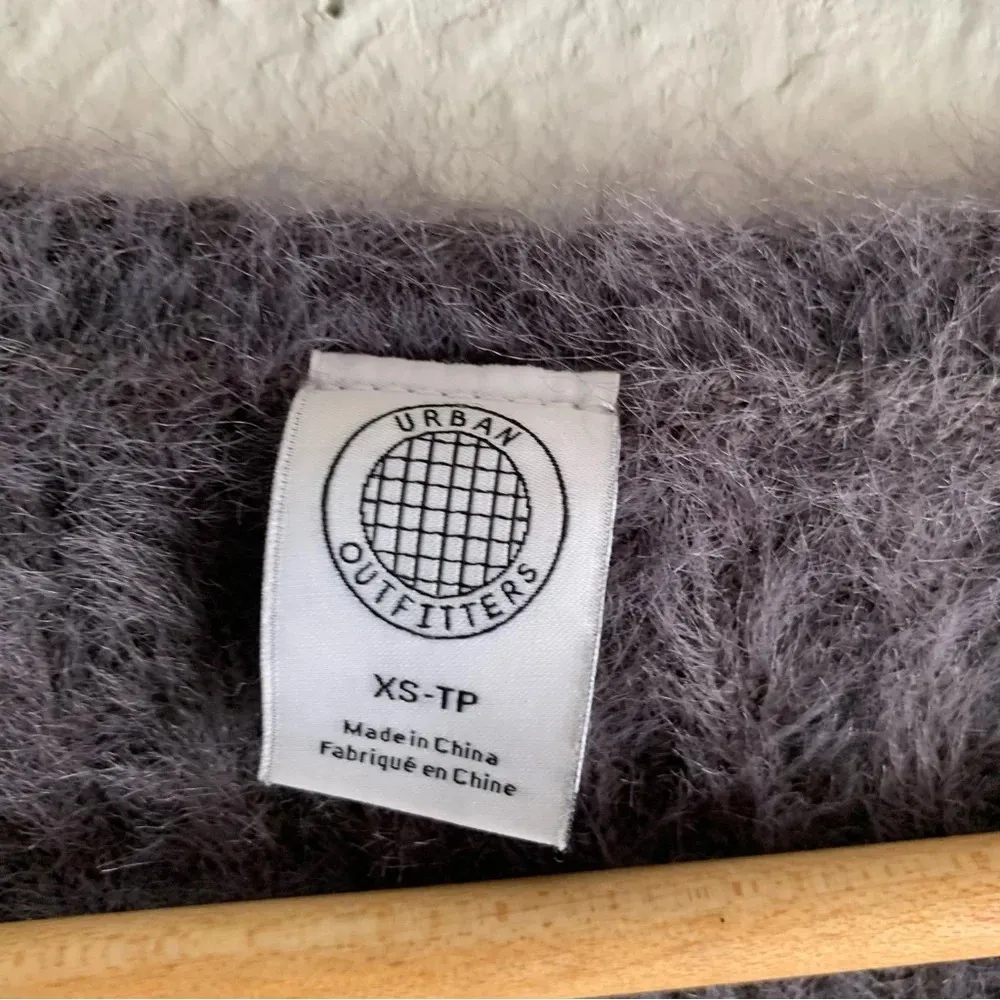 Urban Outfitters Rochelle Fuzzy Cropped Cardigan Gray Sz XS - Image 4