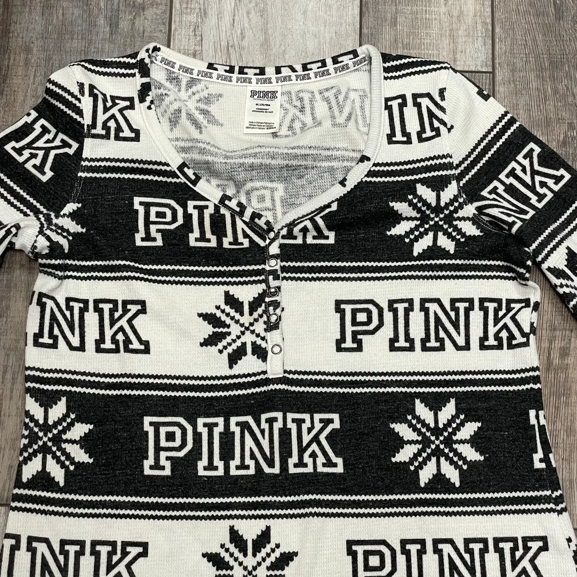 Victorias Secret PINK Thermal Sleep Pajama Top Black White Snowflake Lounge Sz M - Image 3
