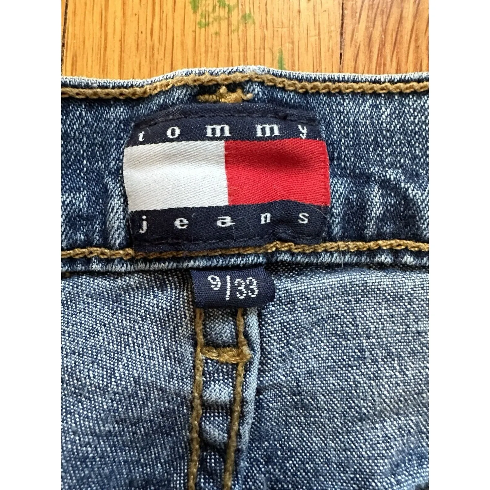 Tommy Hilfiger Jeans Womens 9/33 Jill Jean Flared Mid Rise Med Wash Stretch - Image 3