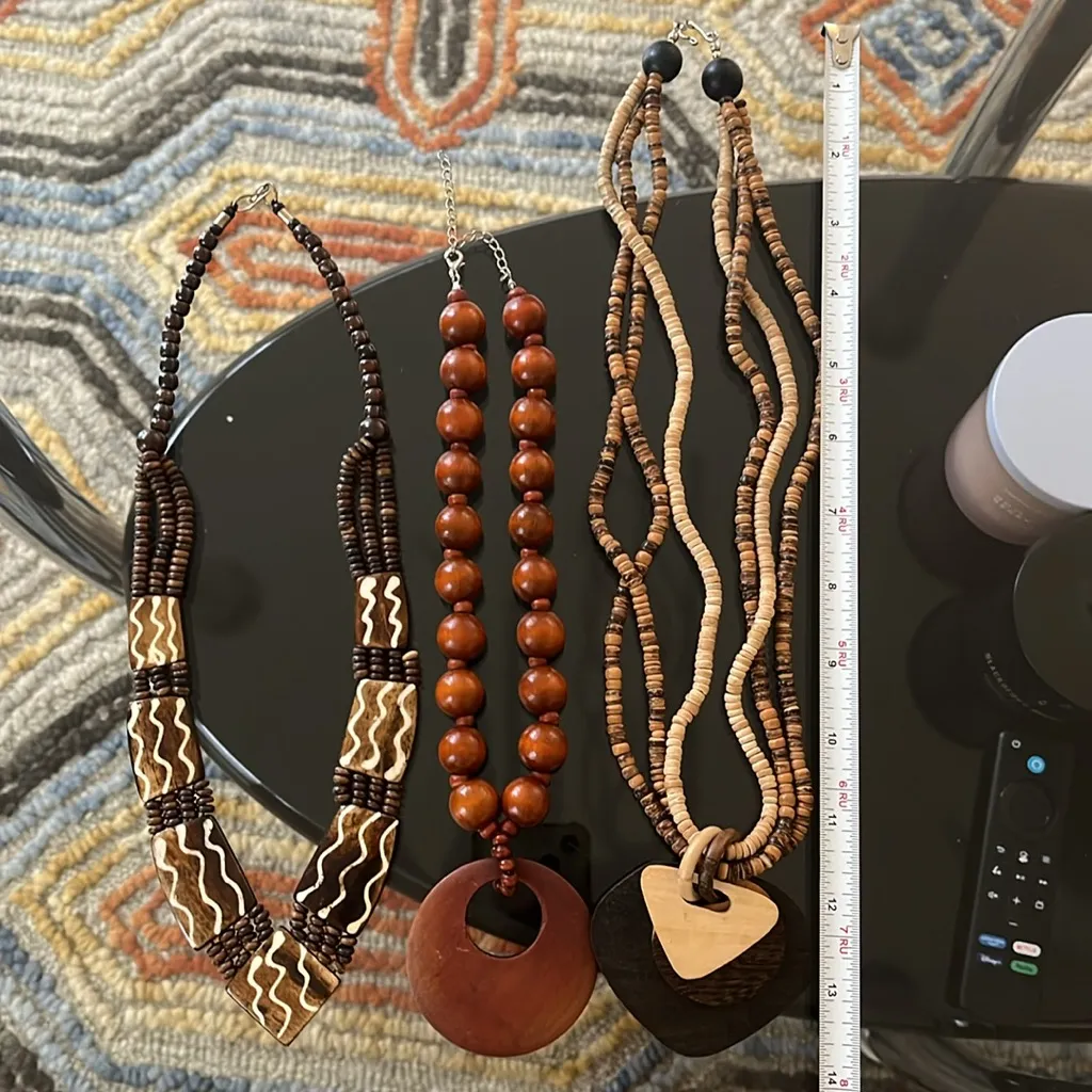 Set of 3 vintage wooden and horn necklaces preowned Brown - Image 6