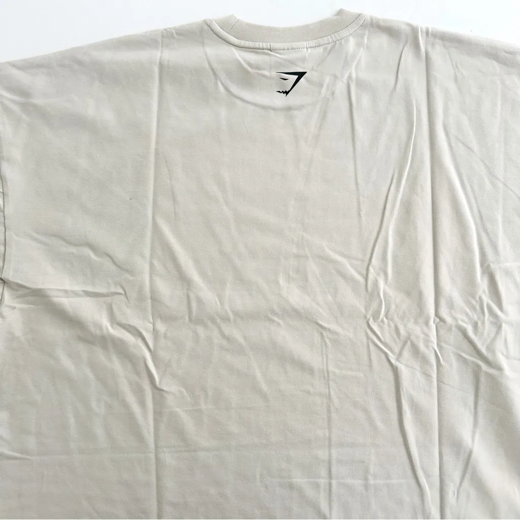 Gymshark XL/L Scallop Hem Shaped Shorts & Elevate Chain Oversized T-Shirt Set - Image 14