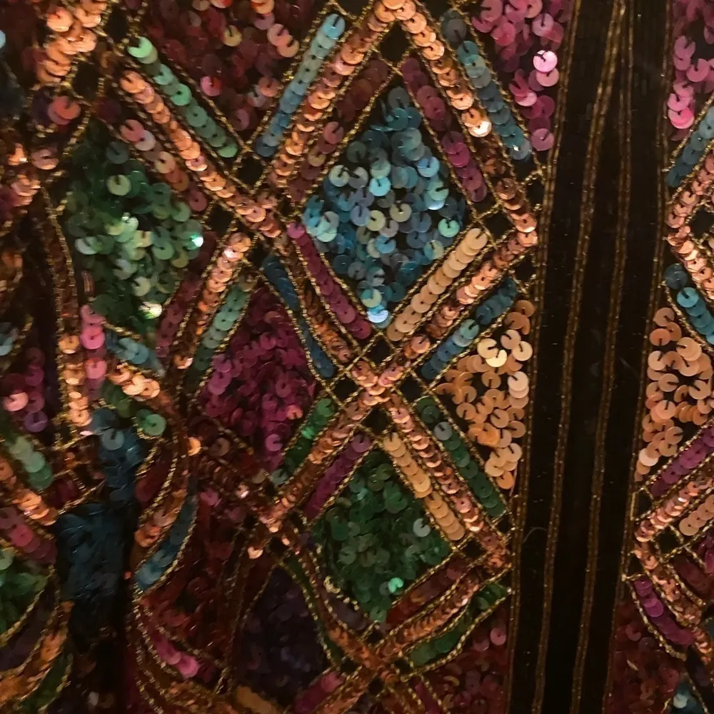 VINTAGE 70’S/80’S LAURENCE KAZAR SEQUIN AND BEADED BLAZER SIZE PM.  CAN FIT A L - Image 2