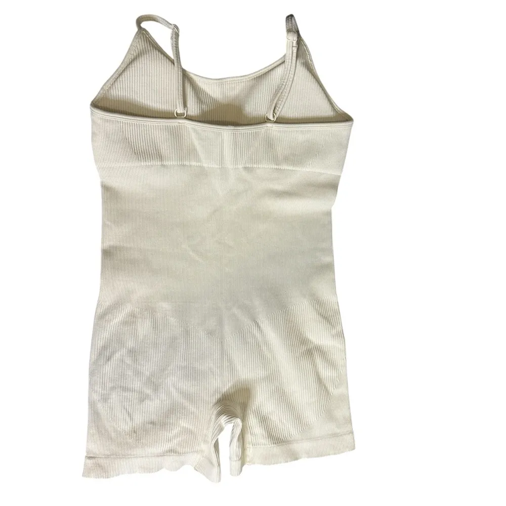 Amazon Essentials Cream Seamless Shapewear with Wide Straps Size M - Image 5