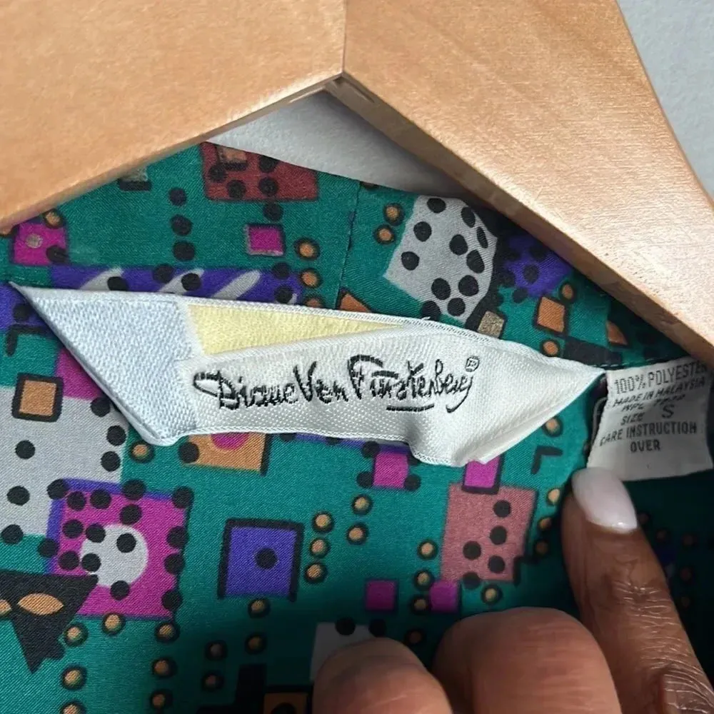 Vintage diane von Furstenberg printed button down shirt - Image 5