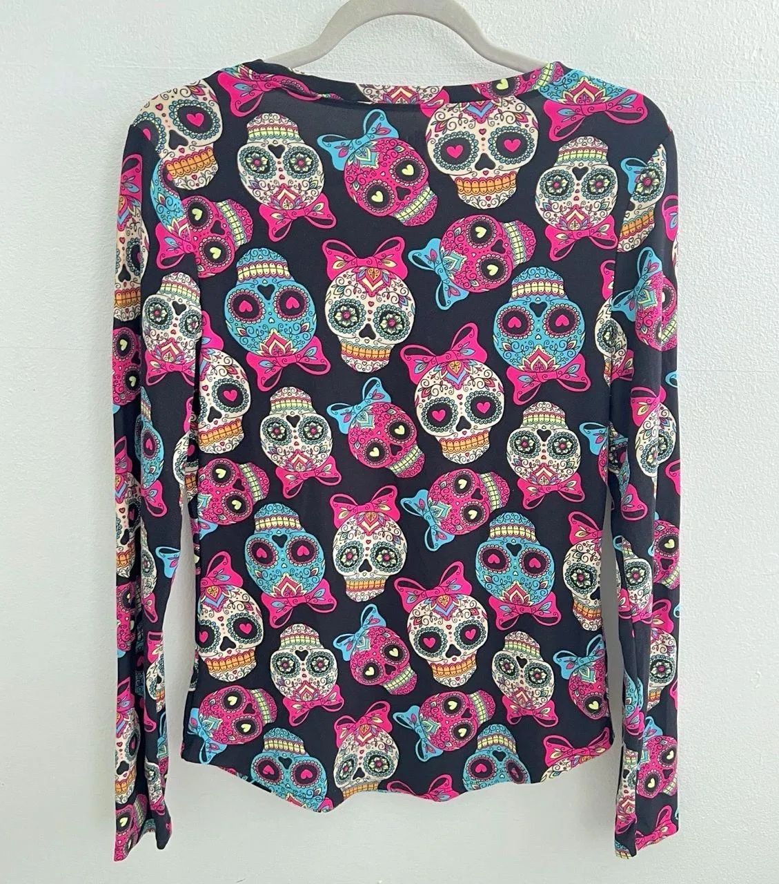No Boundaries Black Multi-Color Skulls Bows V-Neck Long Sleeve T-Shirt Small - Image 7
